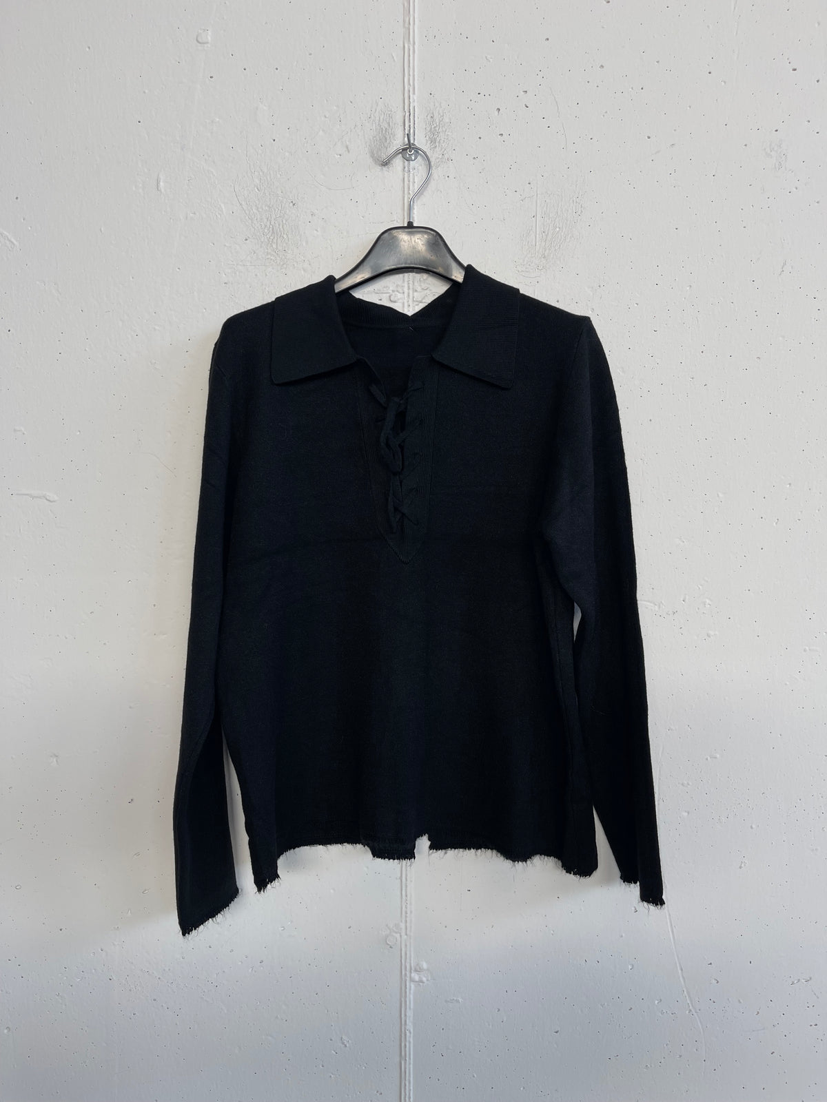 Pull scollo a camicia con lacci