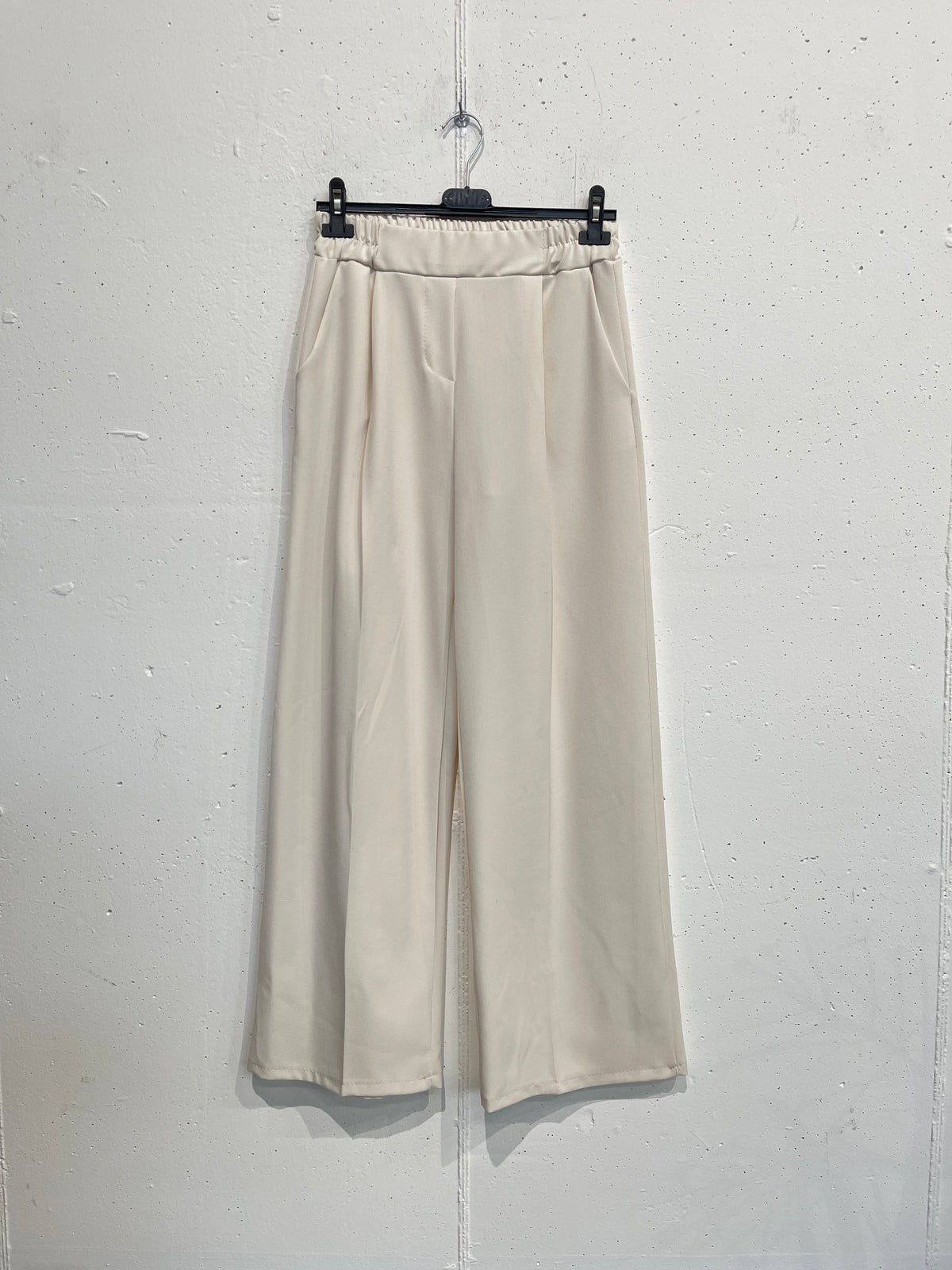 Pantalone misto viscosa a palazzo con pieghe davanti ed elastico dietro