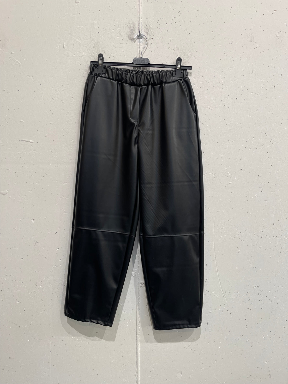 Pantalone balloon in ecopelle