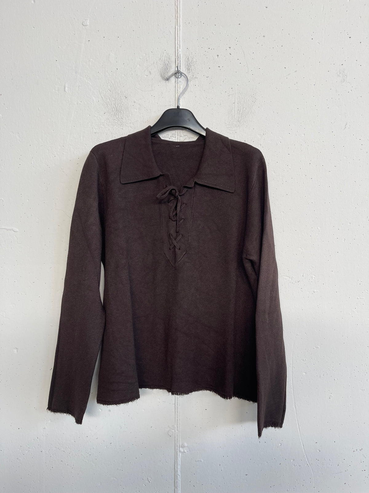 Pull scollo a camicia con lacci
