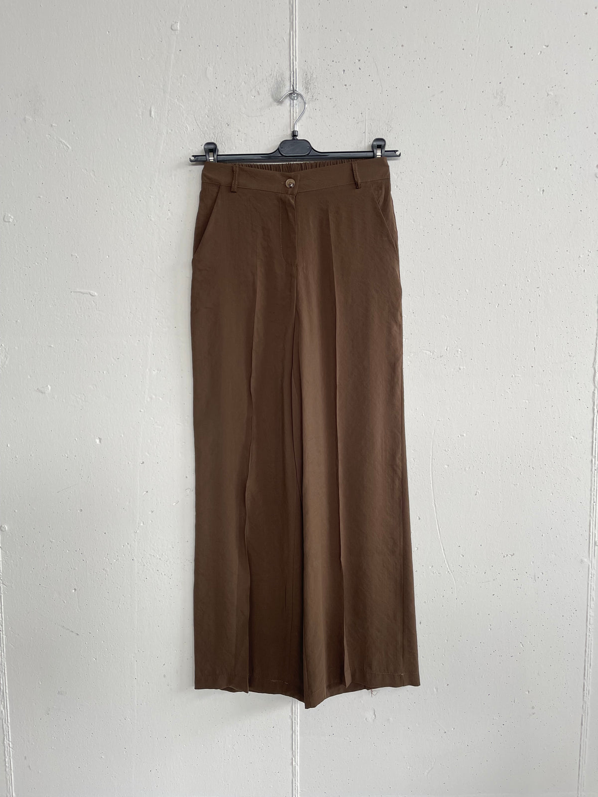 Pantalone a palazzo classico con elastico sul retro