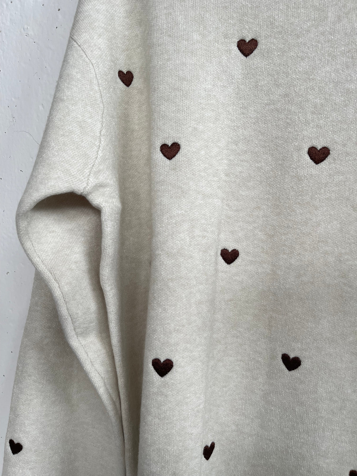 Pull cuoricini ricamati