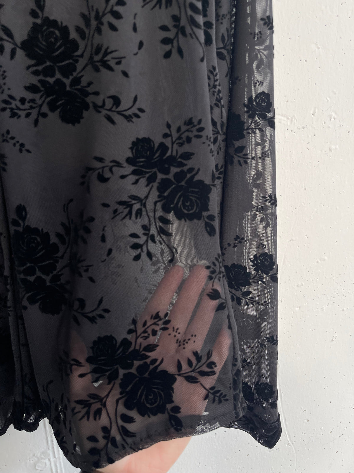 Camicia trasparente con fiori di ciniglia