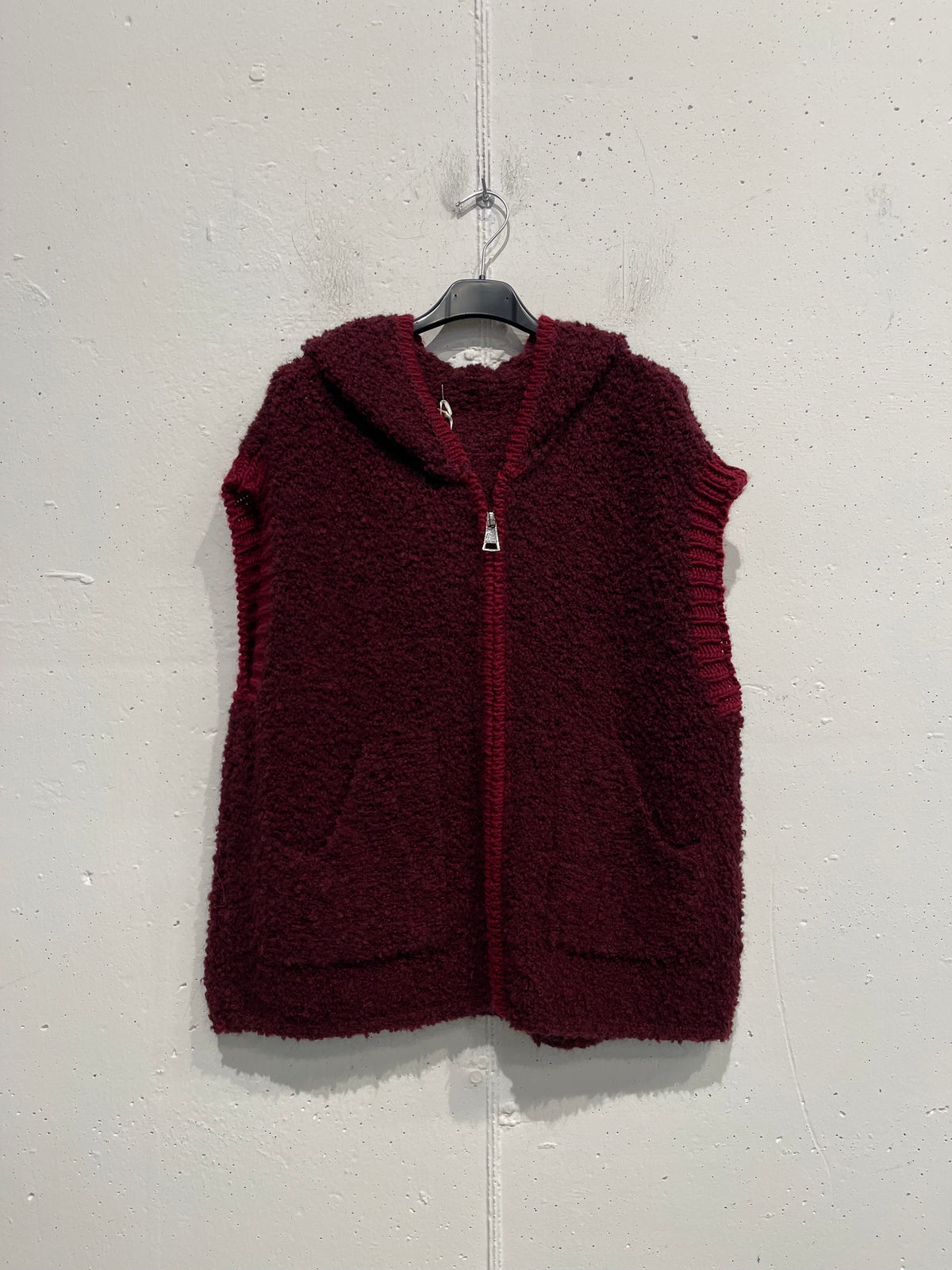 Gilet con zip e cappuccio in bouclè