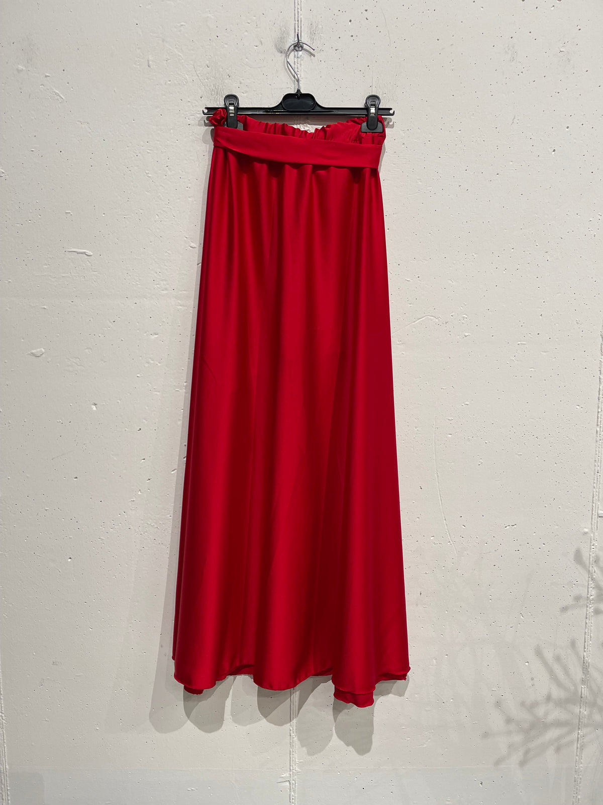 Gonna in raso con spacco