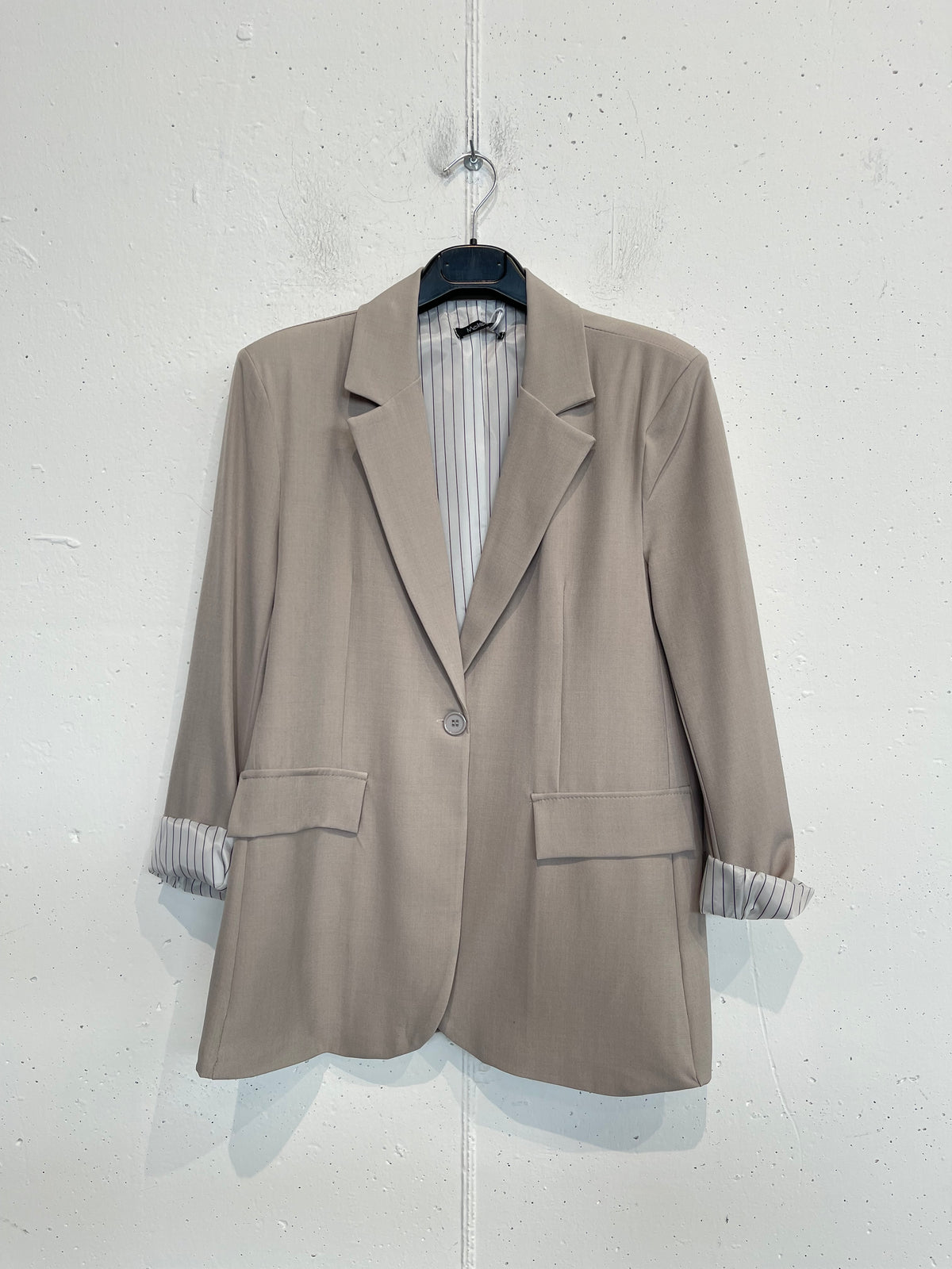 Blazer con spalline imbottite over con bottone