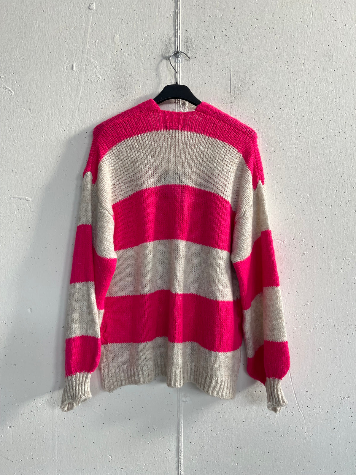 Cardigan over a righe