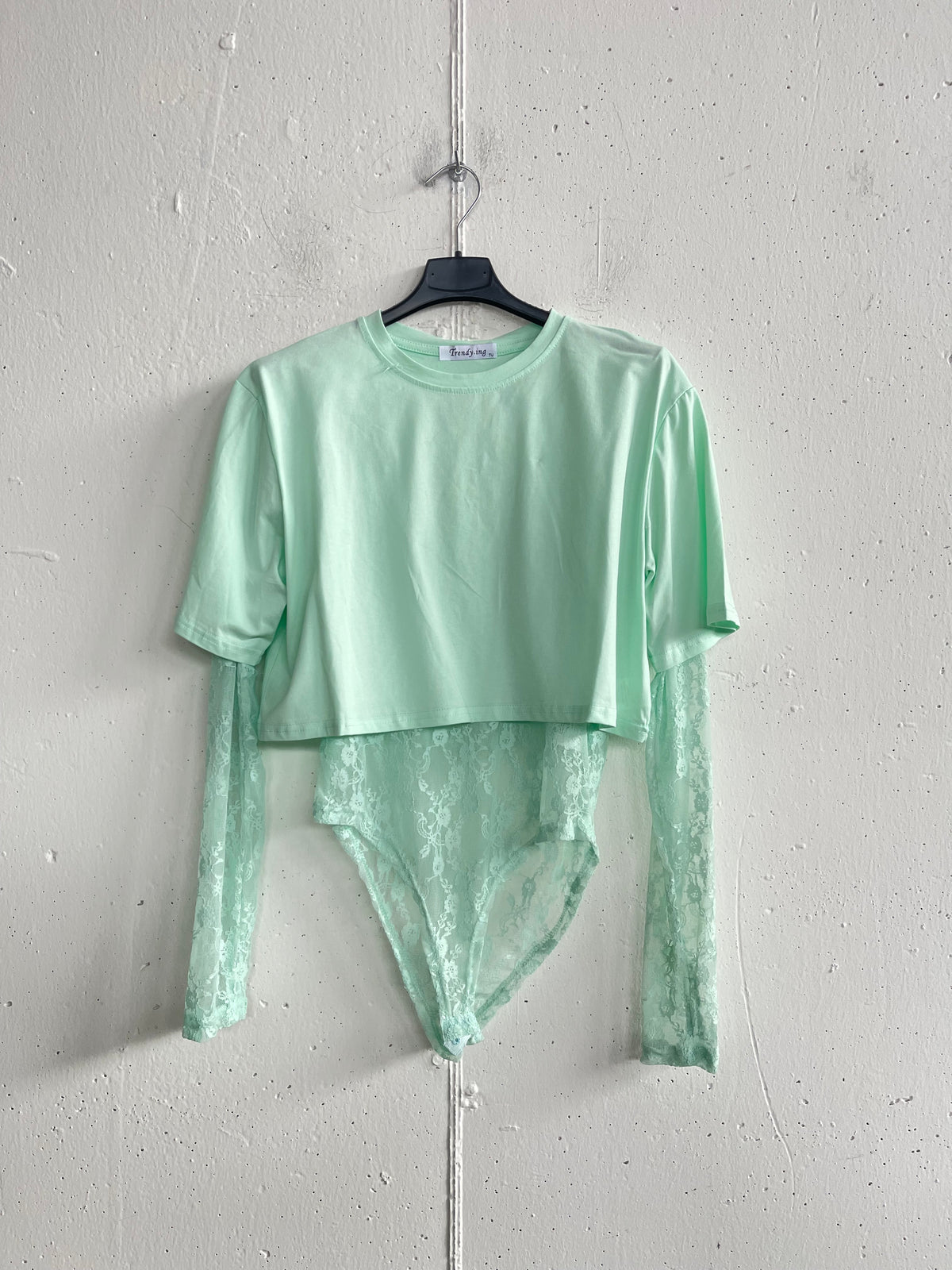 Crop top con body di pizzo