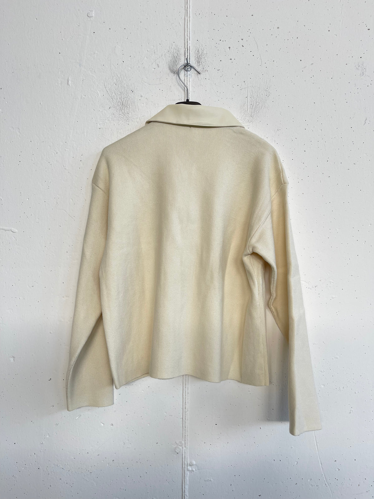 Cardigan con scollo a camicia e dettagli in pelle