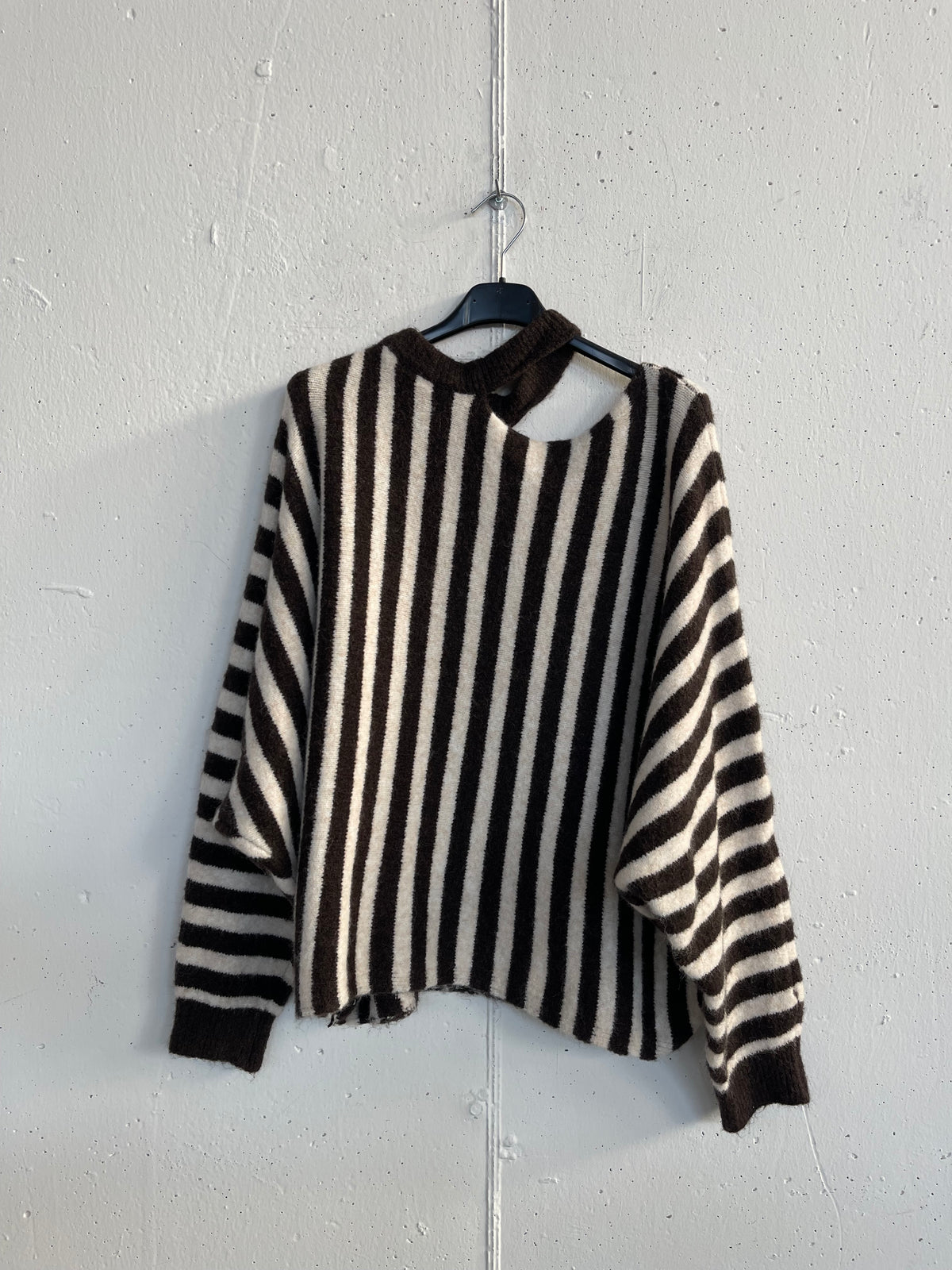 Maglione a righe con colletto