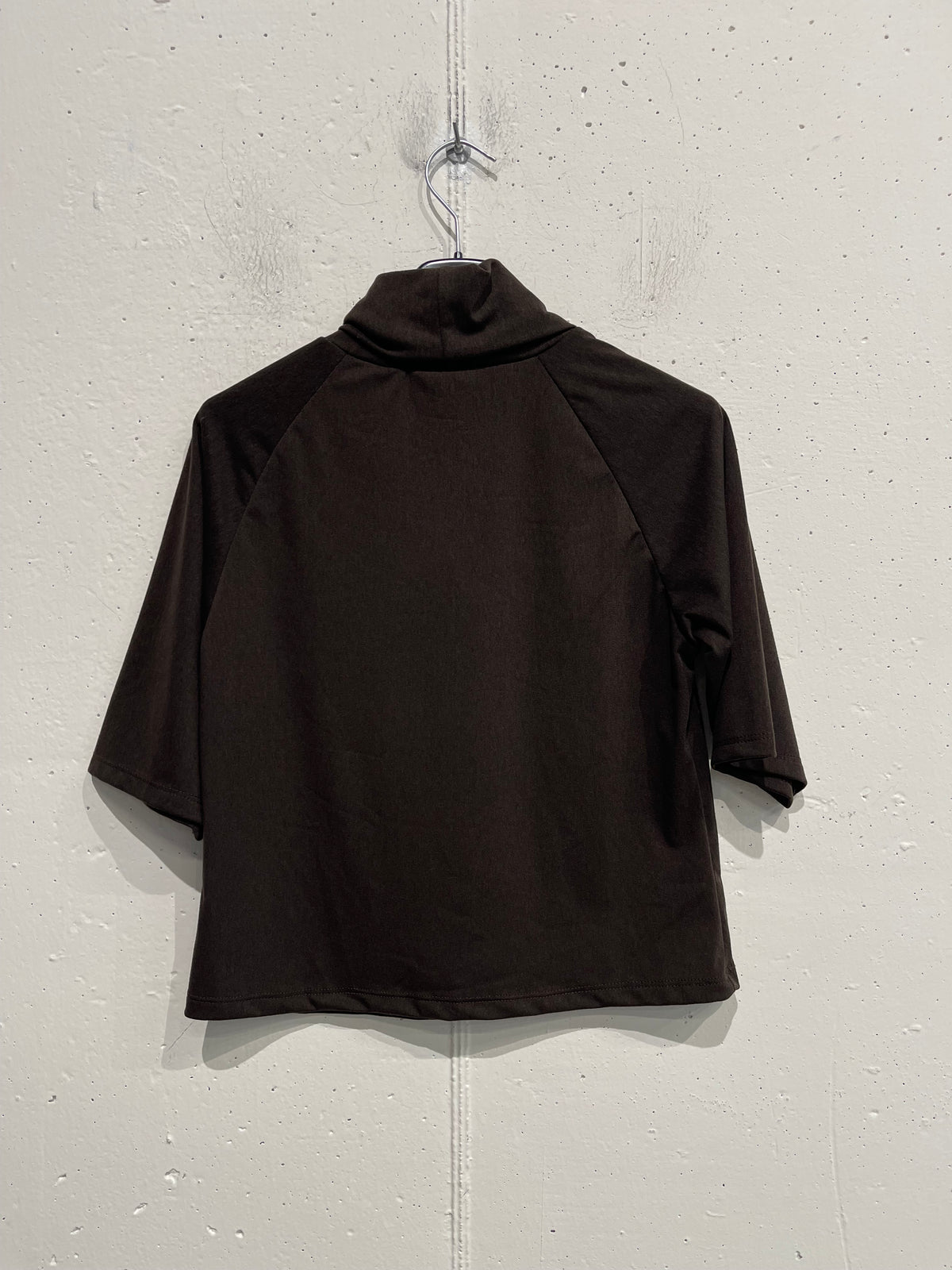 Maglia mezza manica con collo alto