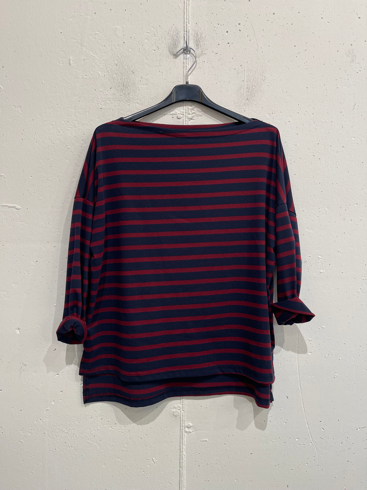 Lonsleeve a righe con collo a barchetta