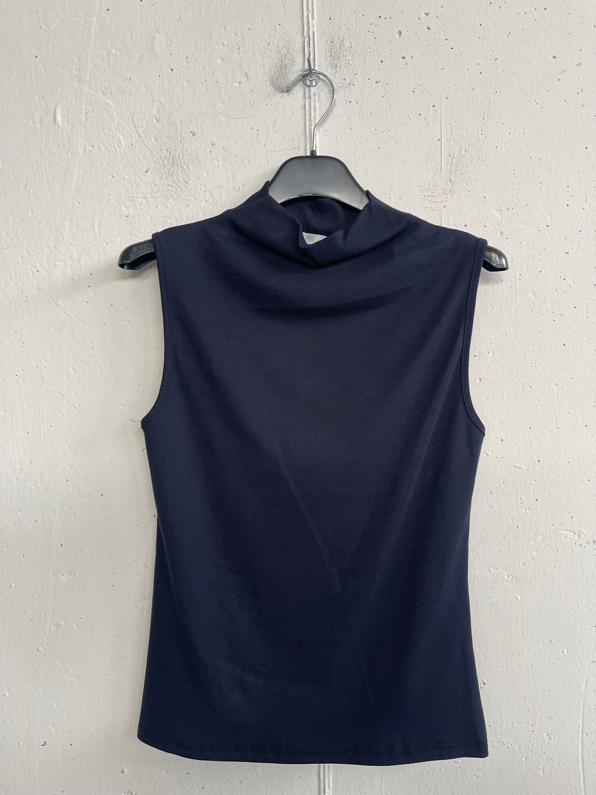 Top smanicato in cotone