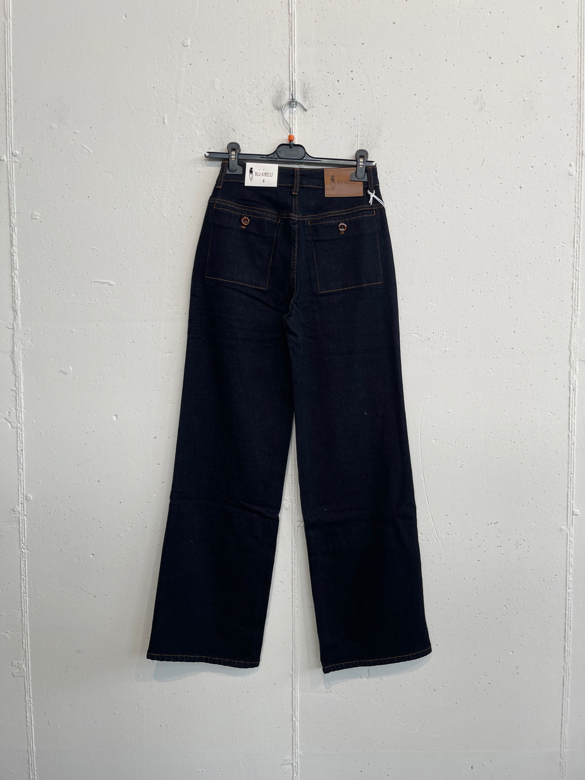 Jeans palazzo dark con cuciture a contrasto