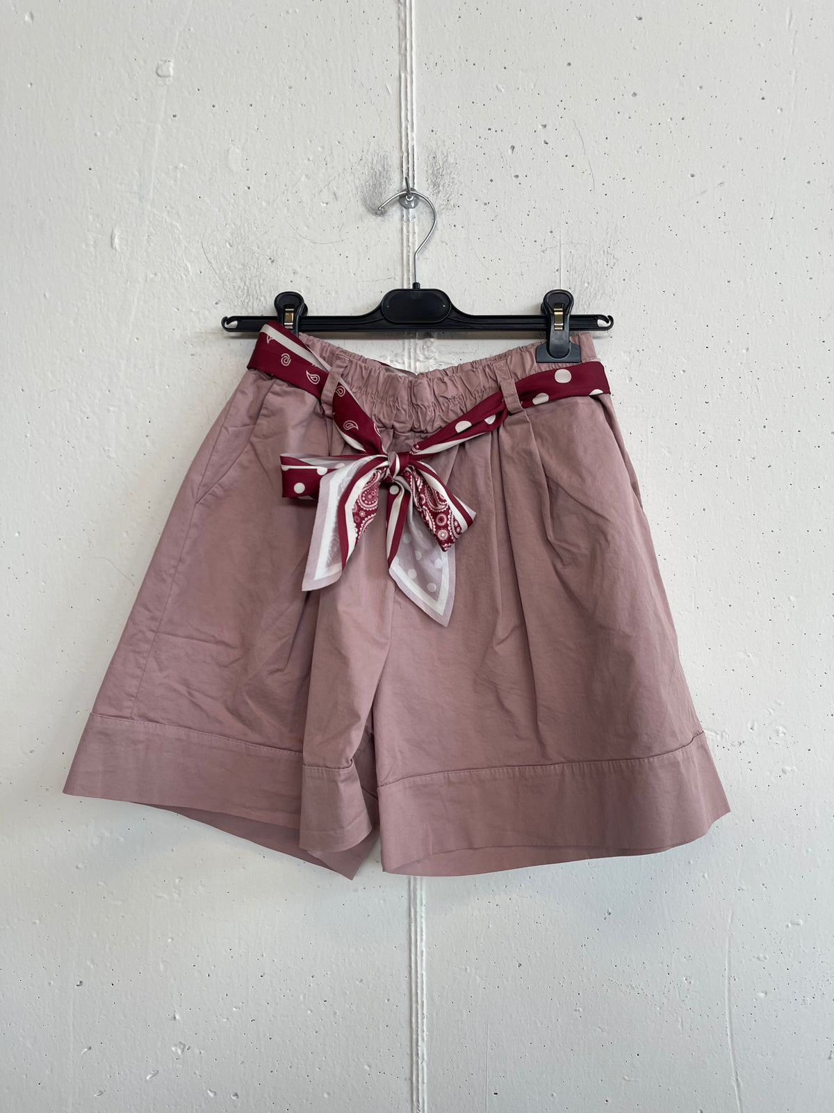 Bermuda con foulard
