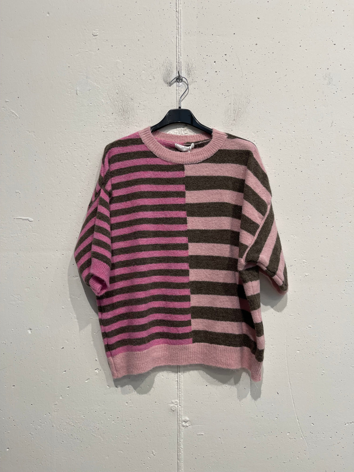 Pull righe bicolore con manica a tre quarti