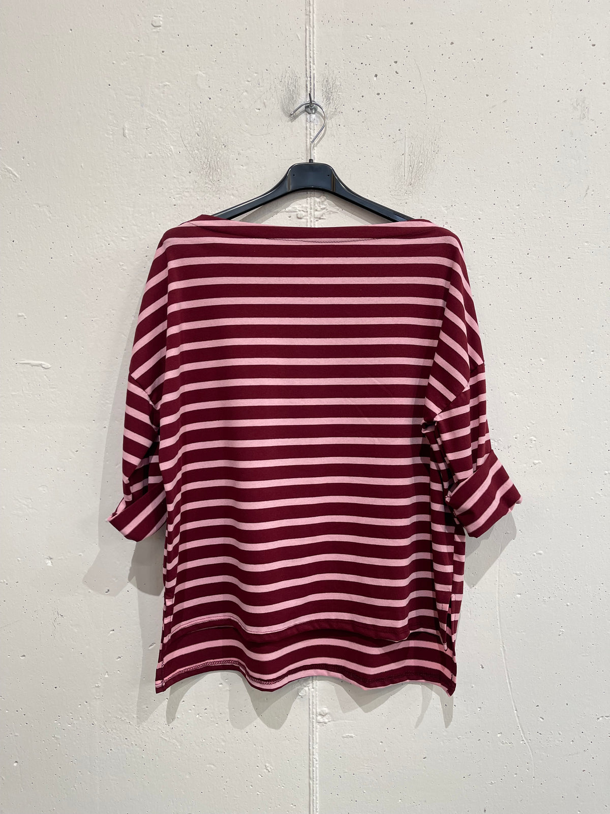 Lonsleeve a righe con collo a barchetta