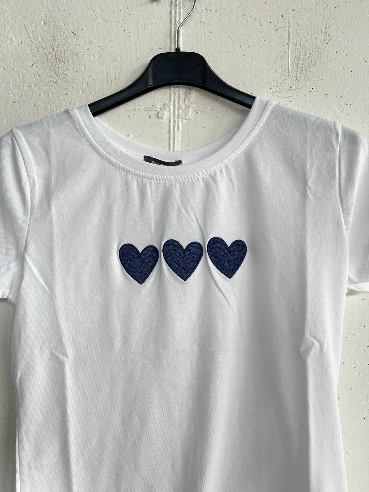 T-shirt cuori ricamati 2