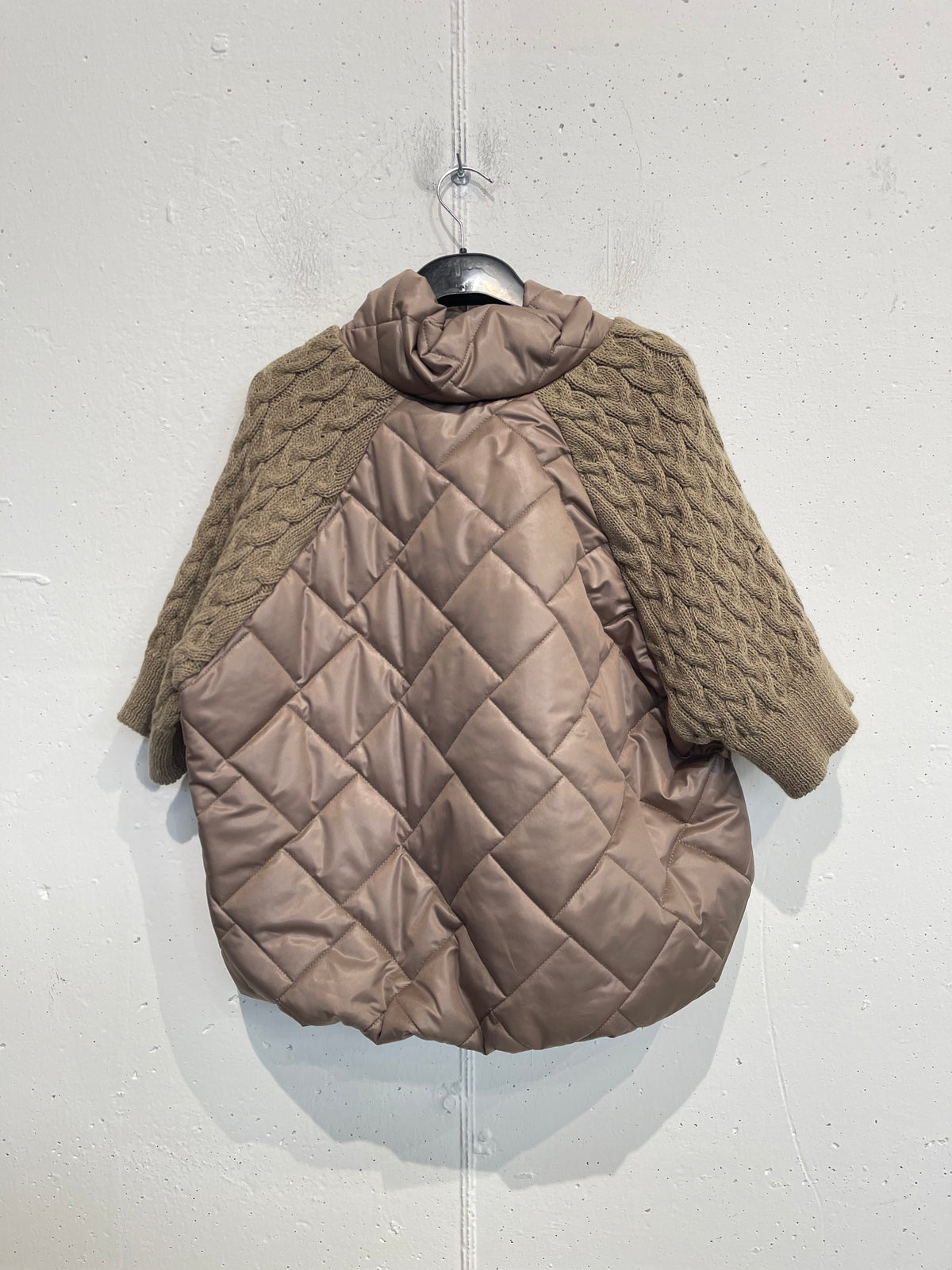 Piumino con mezza manica in maglia
