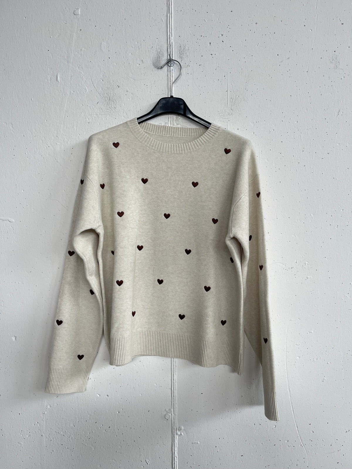 Pull cuoricini ricamati