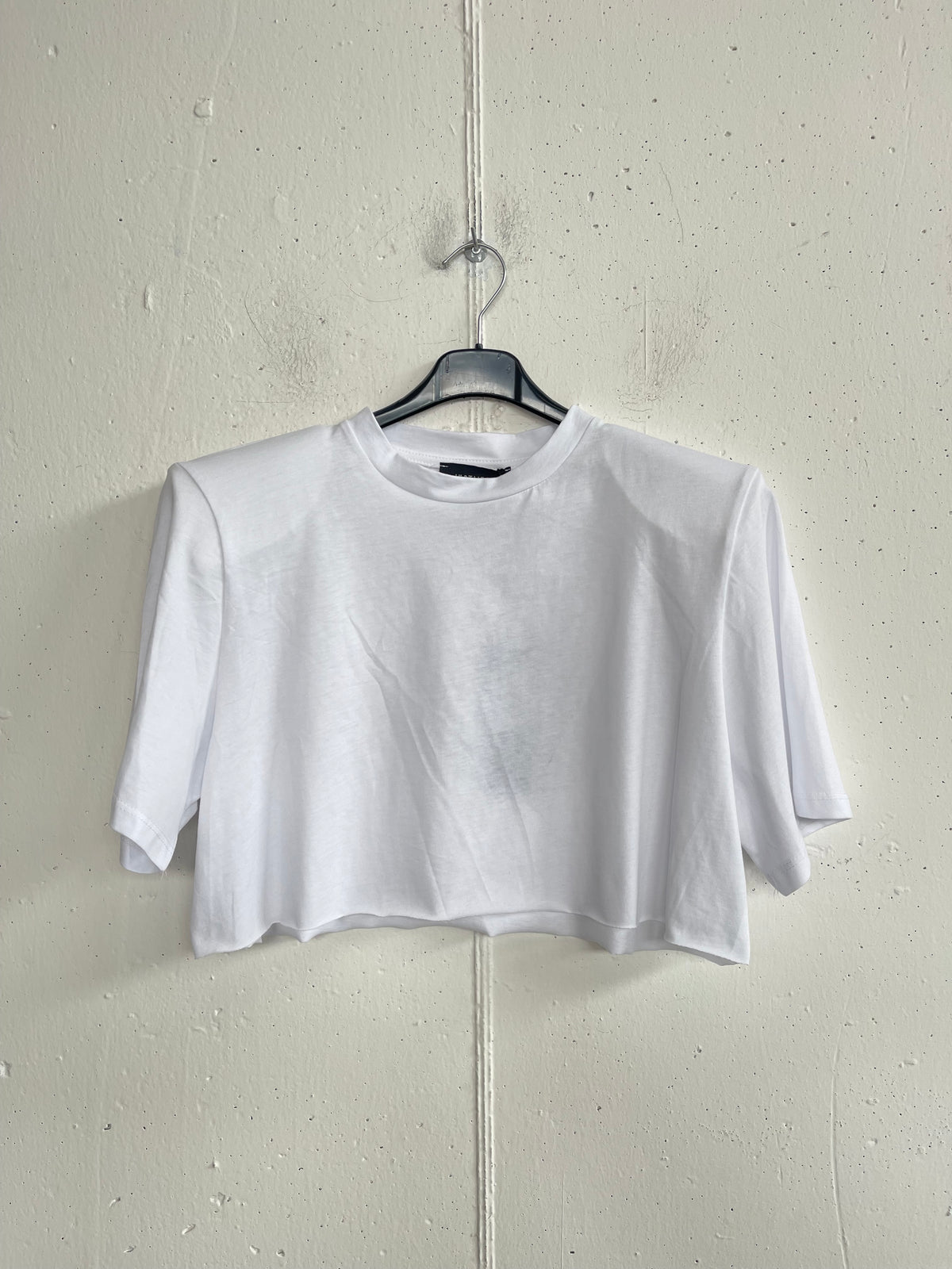 T-shirt crop con spalline