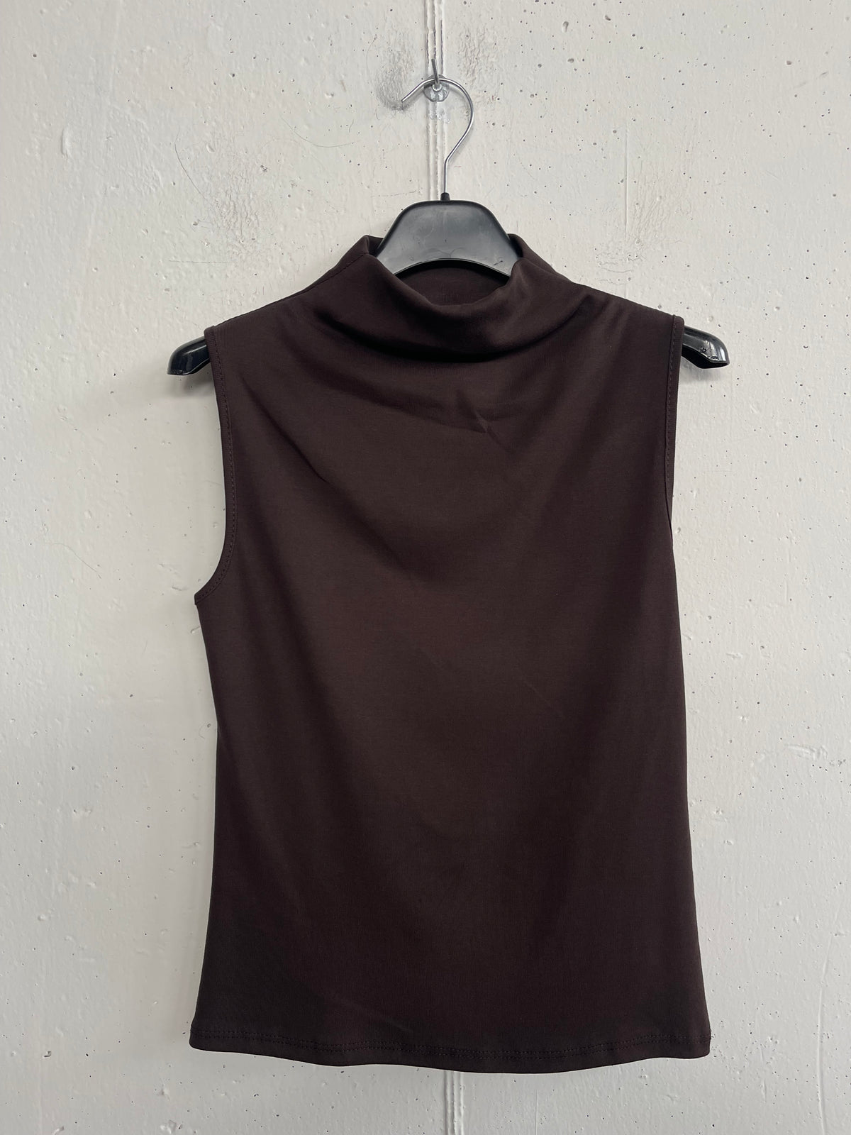 Top smanicato in cotone