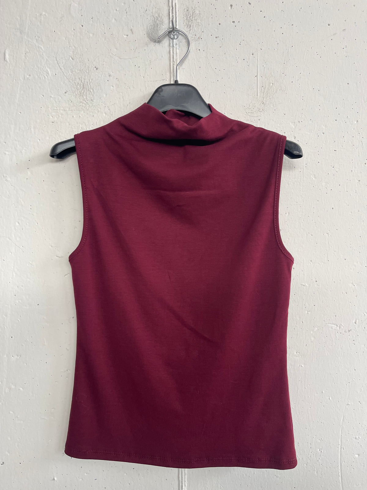 Top smanicato in cotone