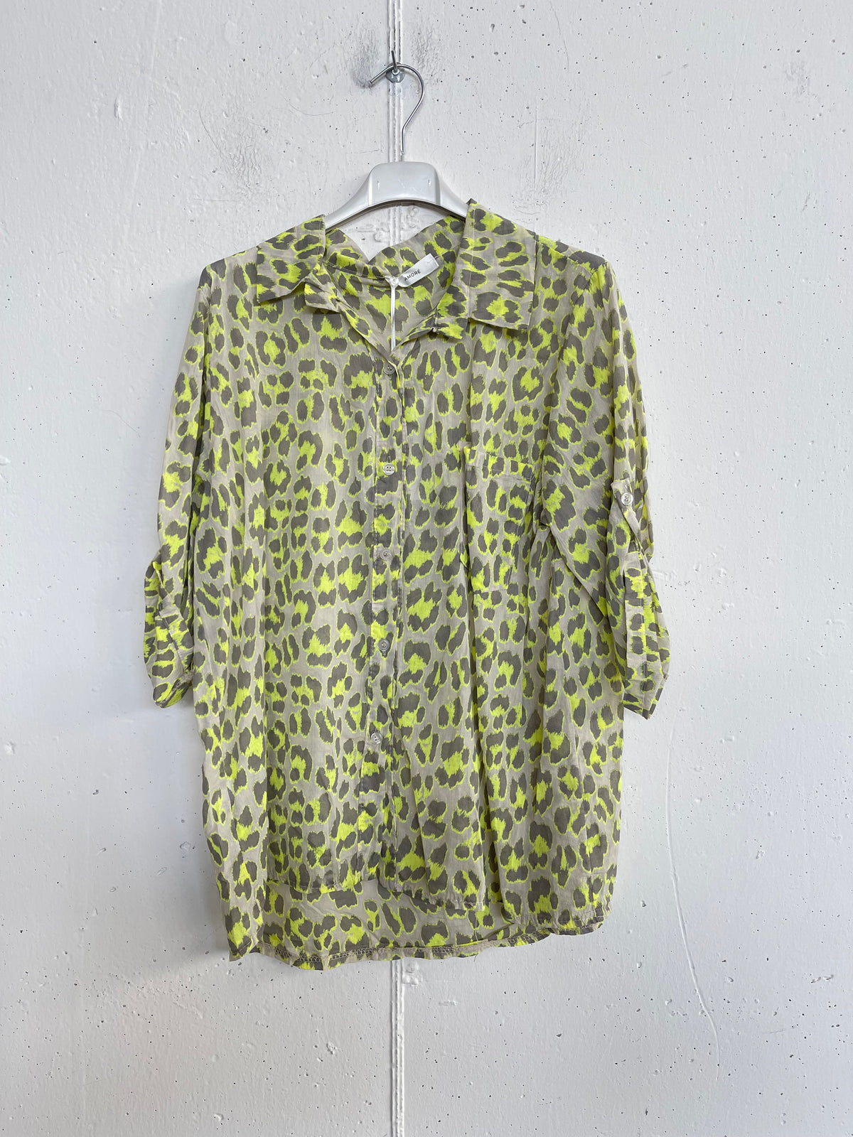 Camicia Leopard fluo con bottoncini