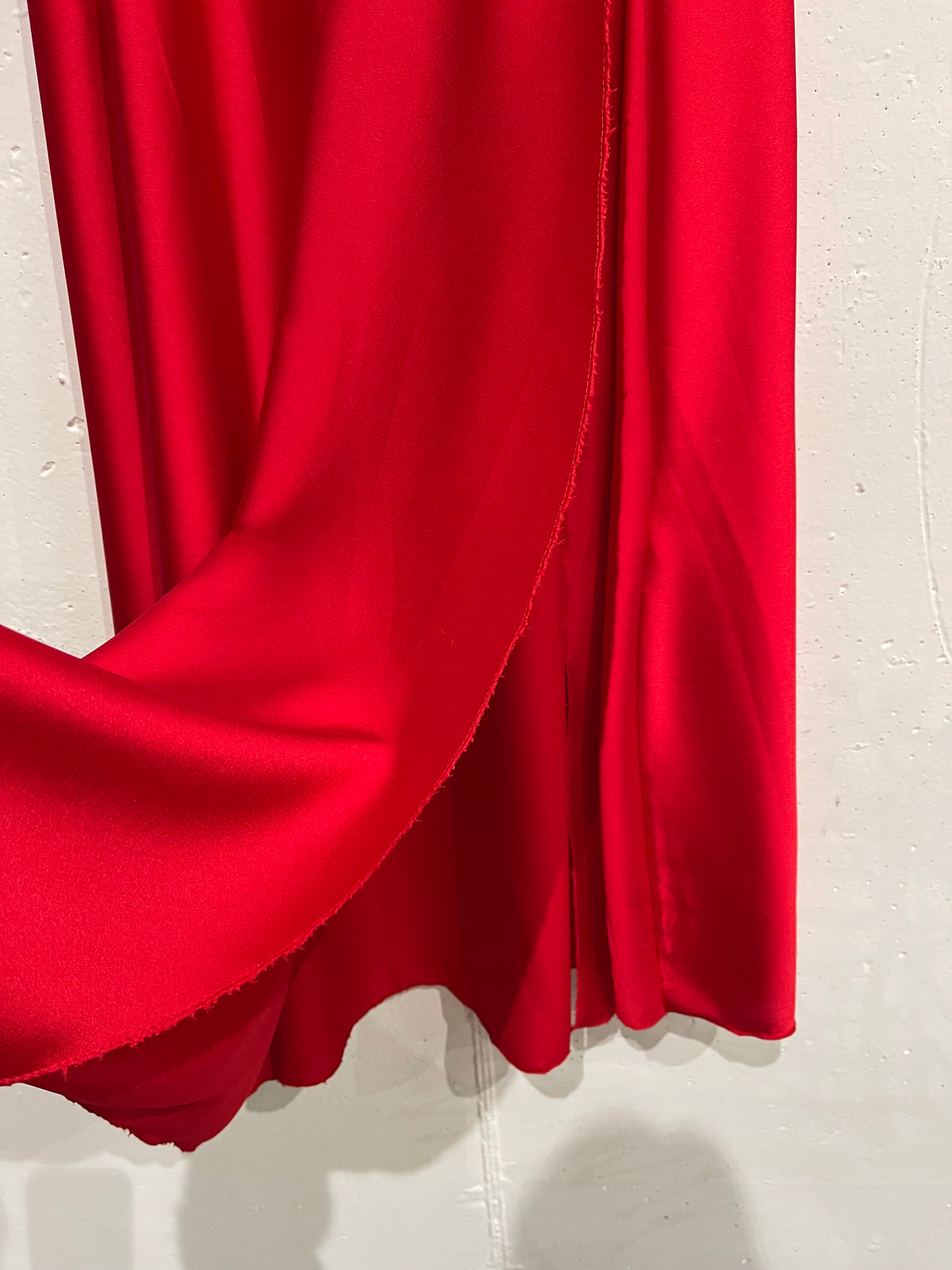 Gonna in raso con spacco