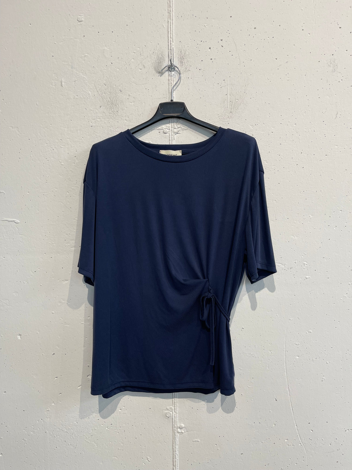 T-shirt misto viscosa con spago laterale