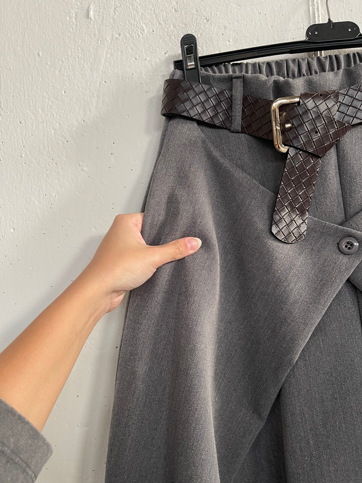 Pantalone balloon con patta asimmetrica sul davanti