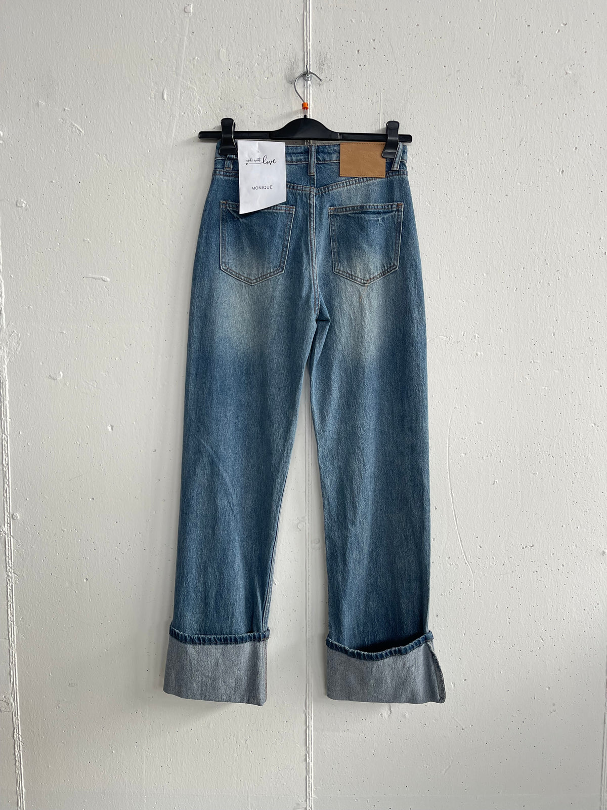 Jeans con vita incrociata