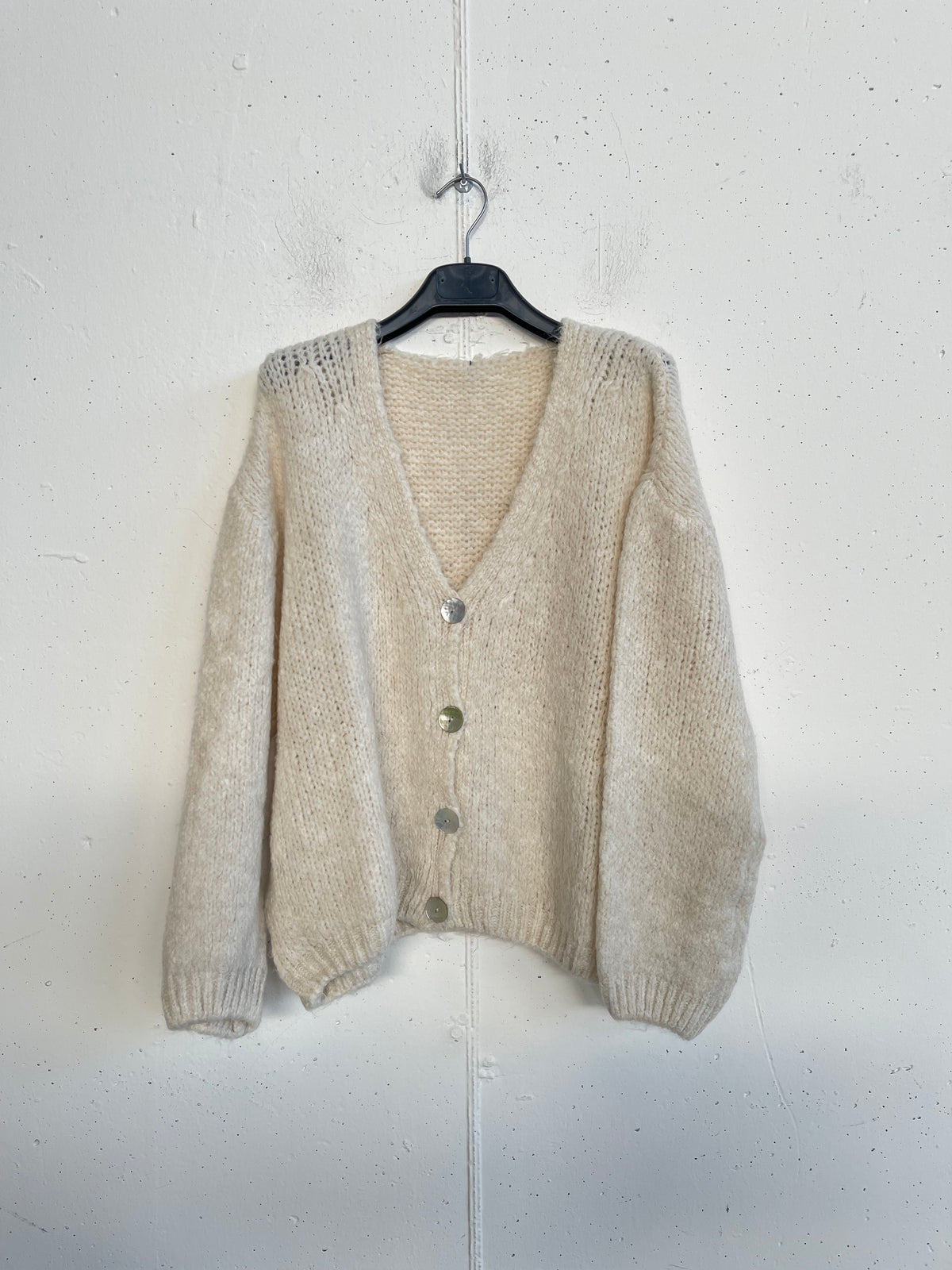 Cardigan misto lana con bottoni effetto perlato