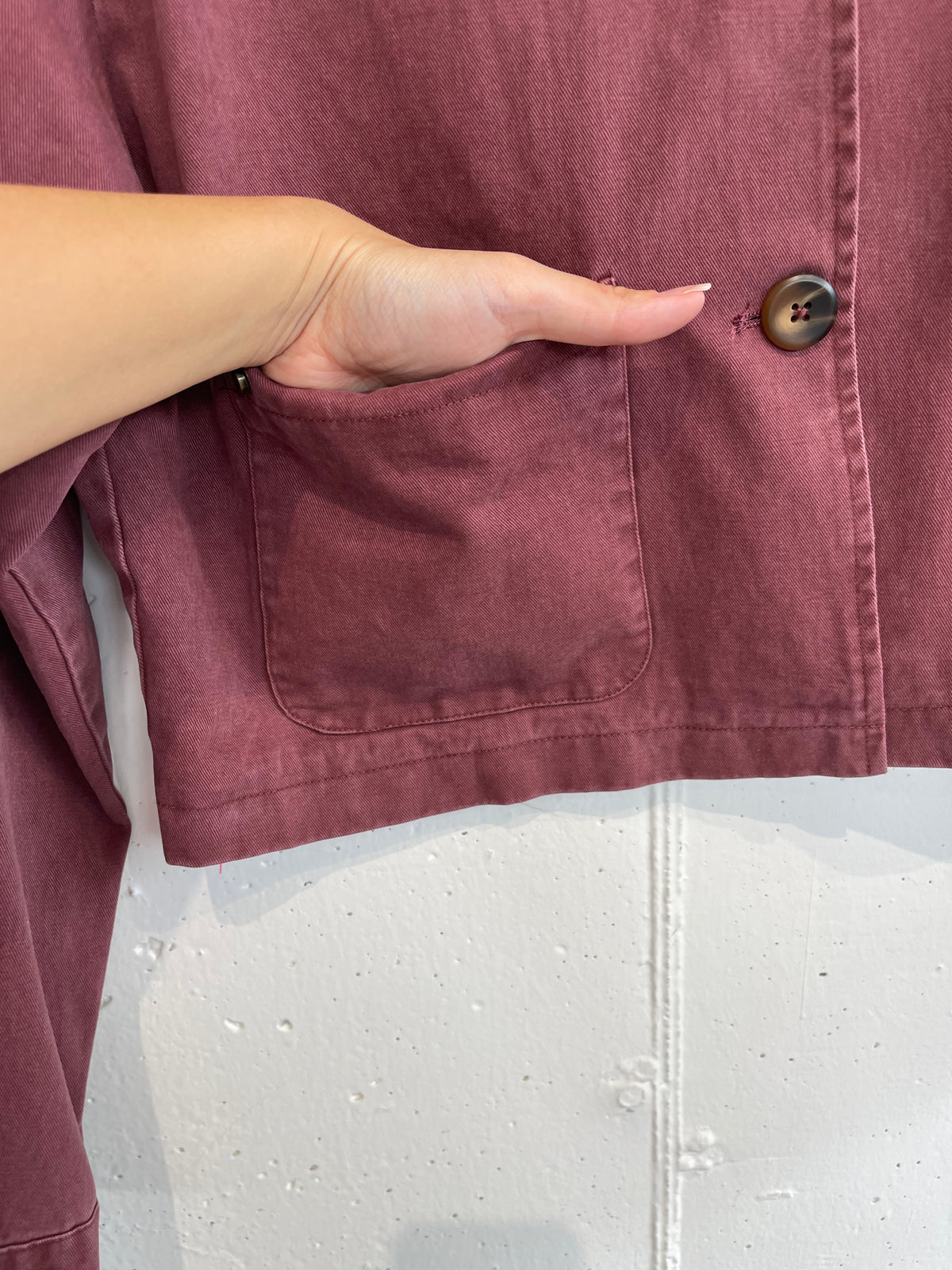 Giacca carpentiere cropped in denim con colletto