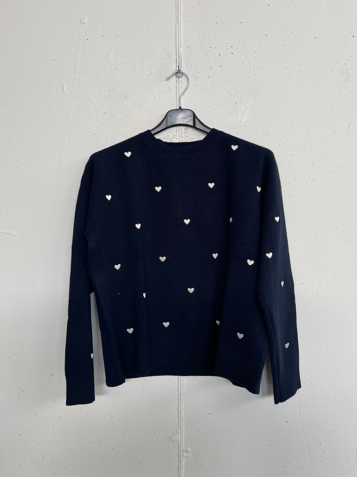 Pull cuoricini ricamati