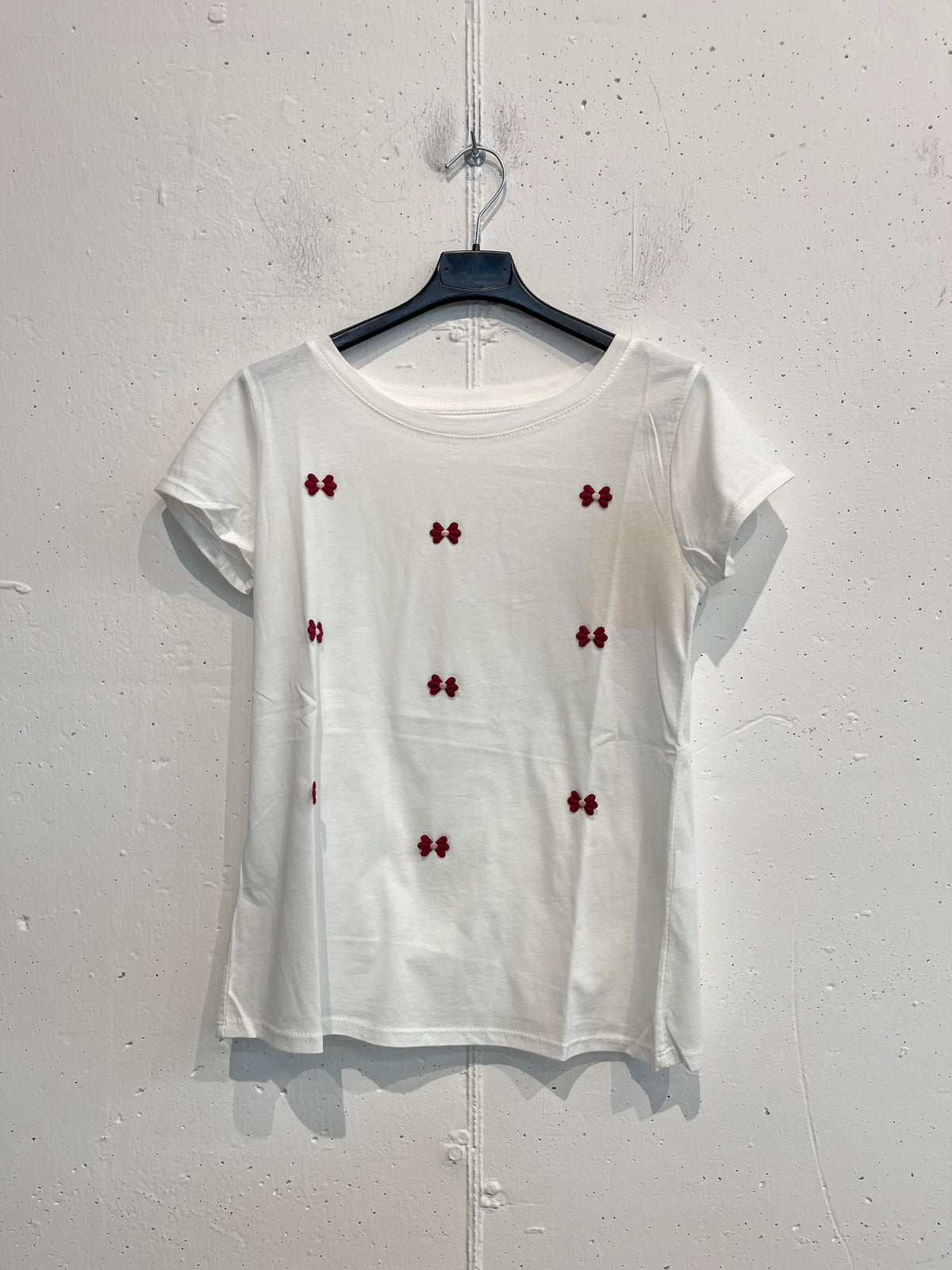 T-shirt dettagli ricamati 3D