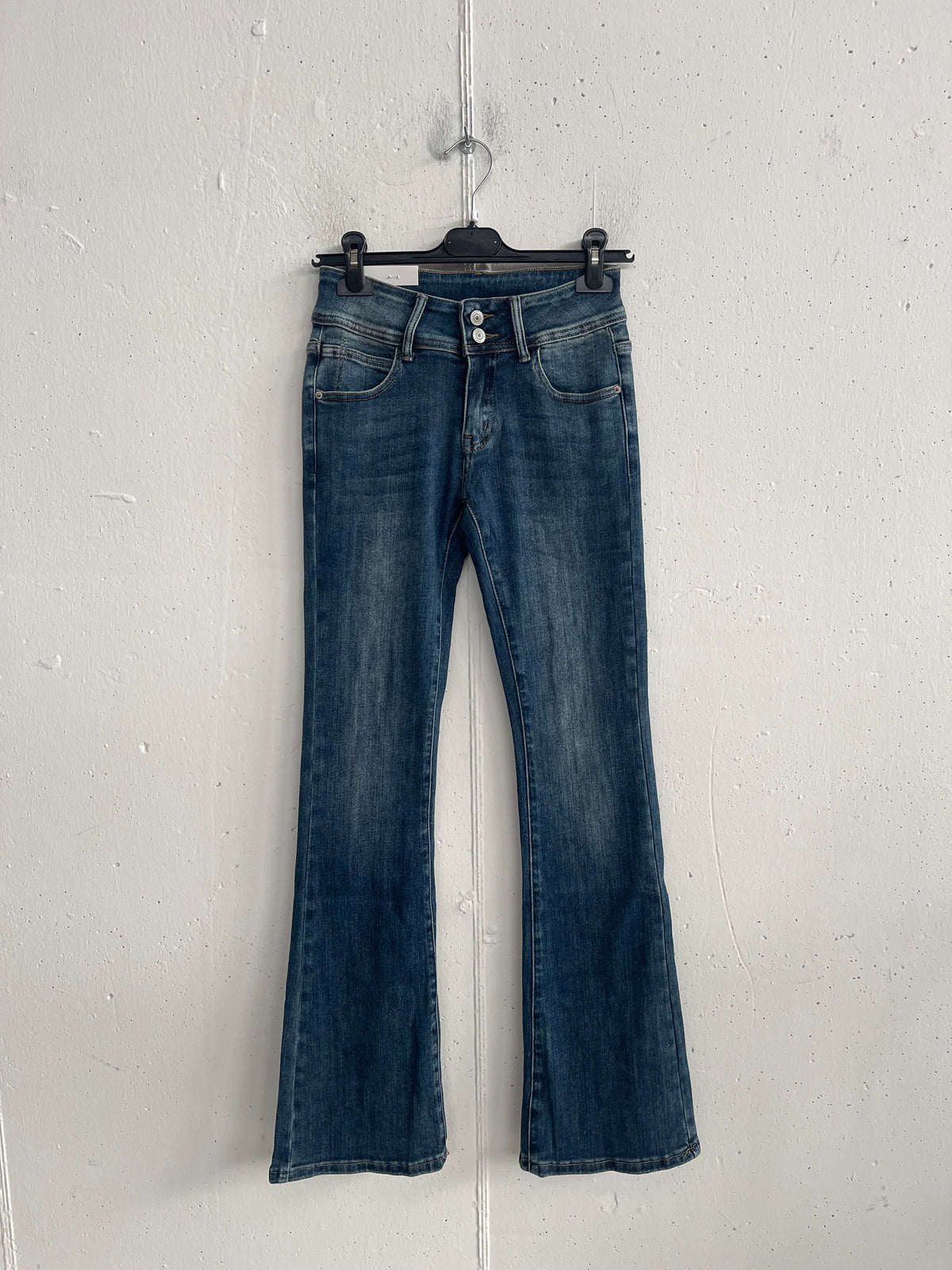 Jeans a zampa a vita bassa