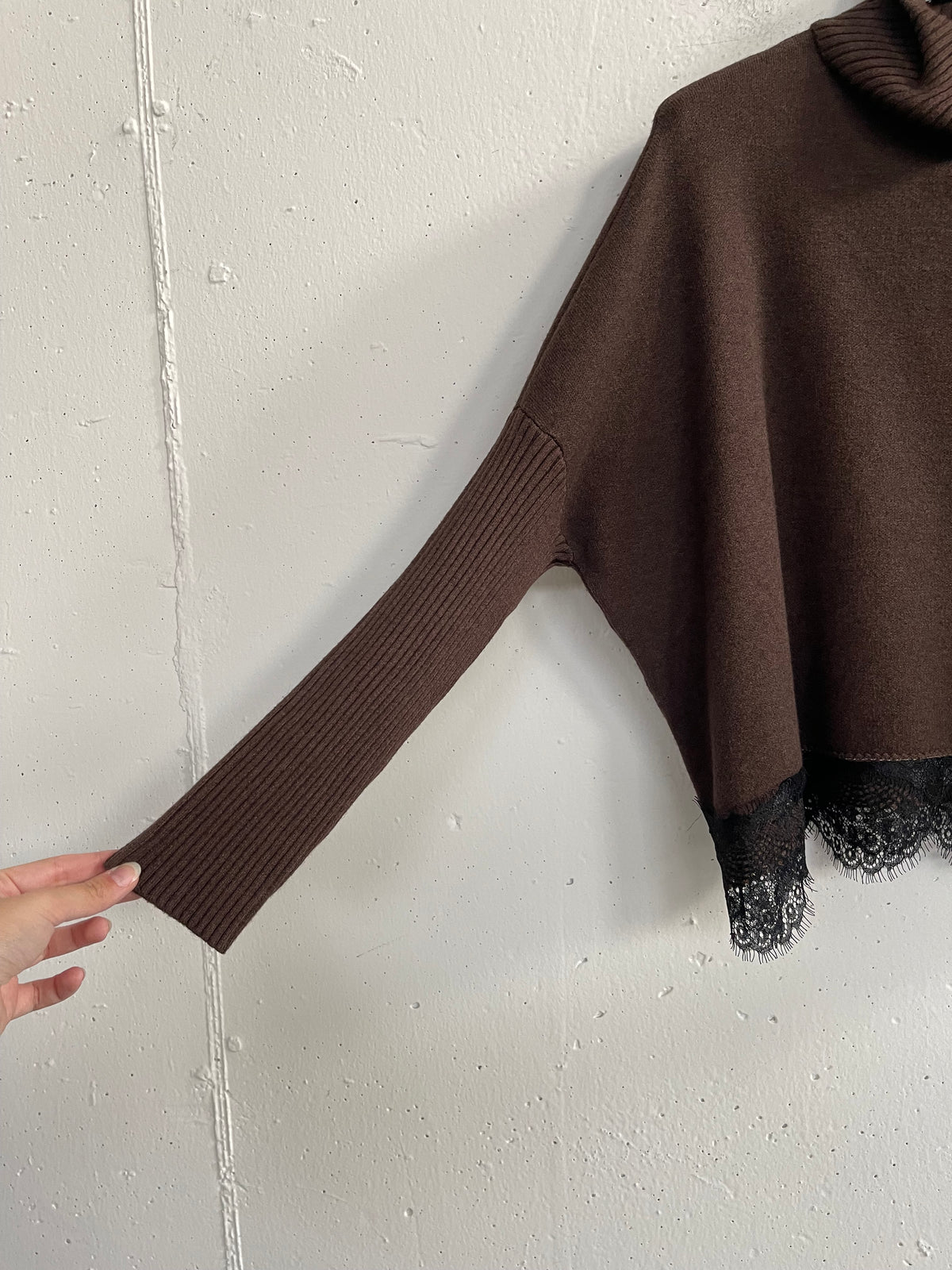 Pull collo alto con bordo in pizzo