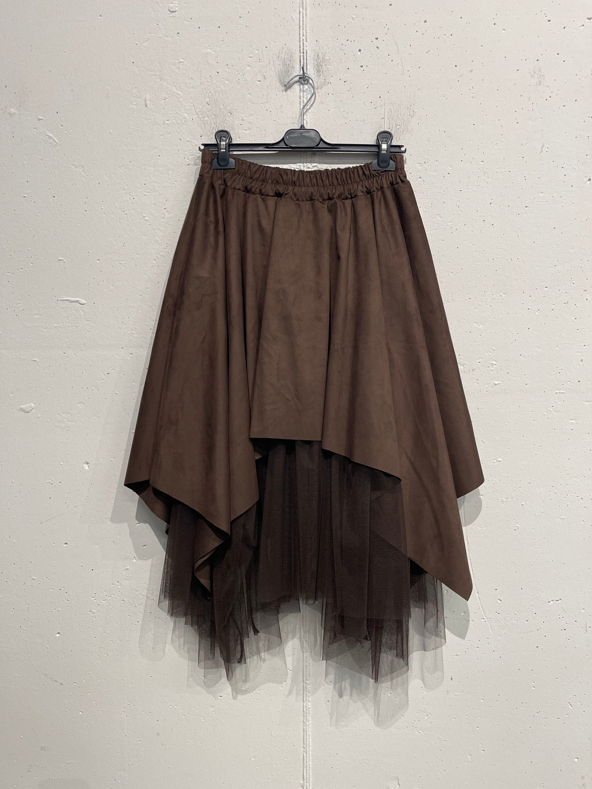 Gonna in alcantara con sottogonna in tulle