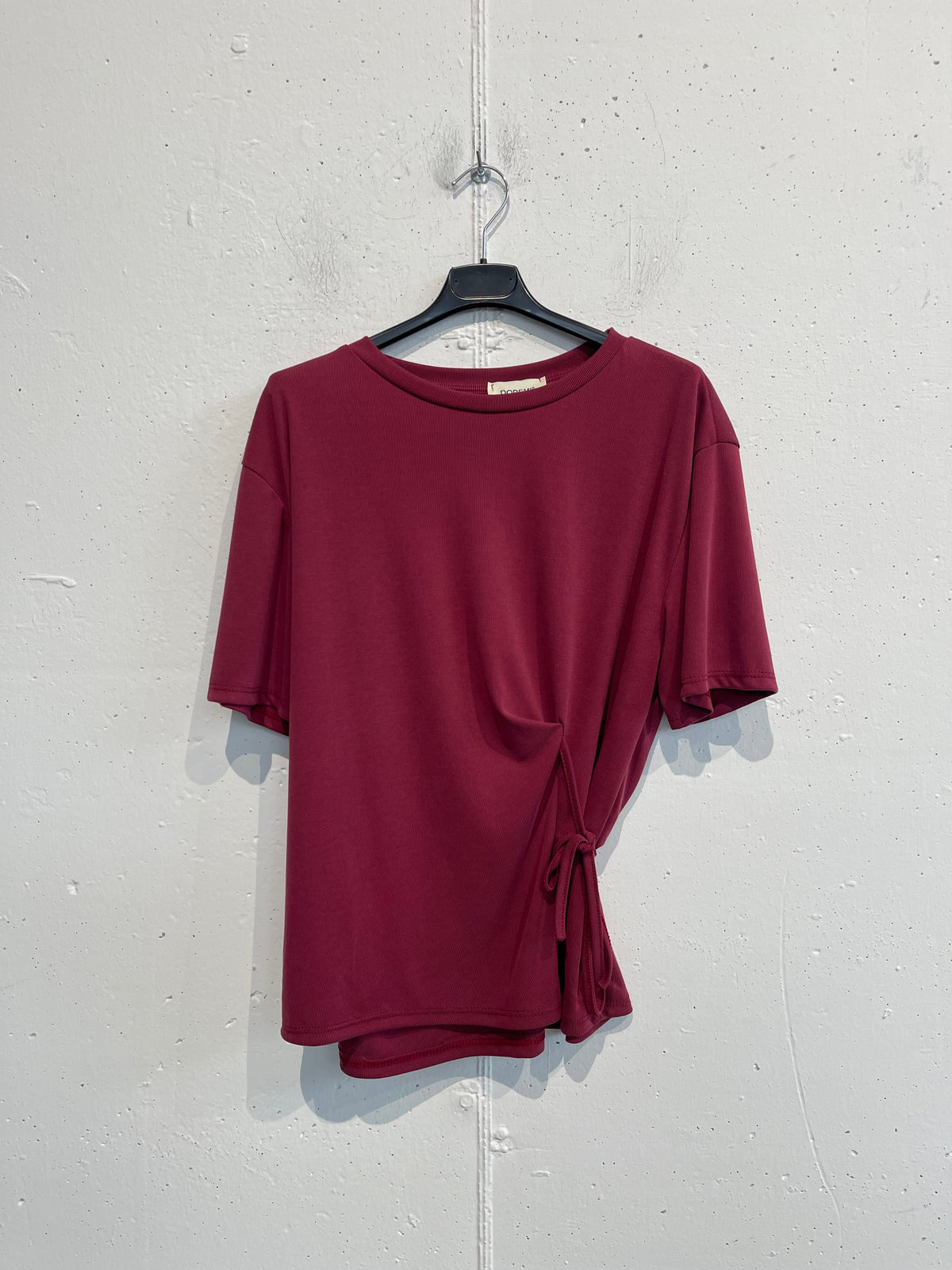 T-shirt misto viscosa con spago laterale