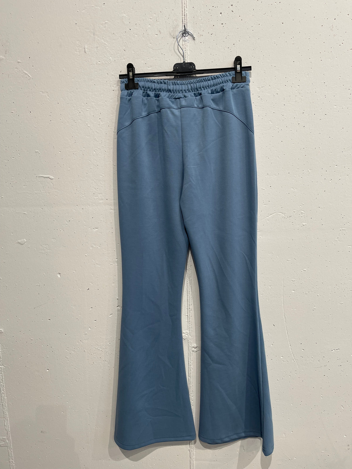 Pantaloni tuta a campana