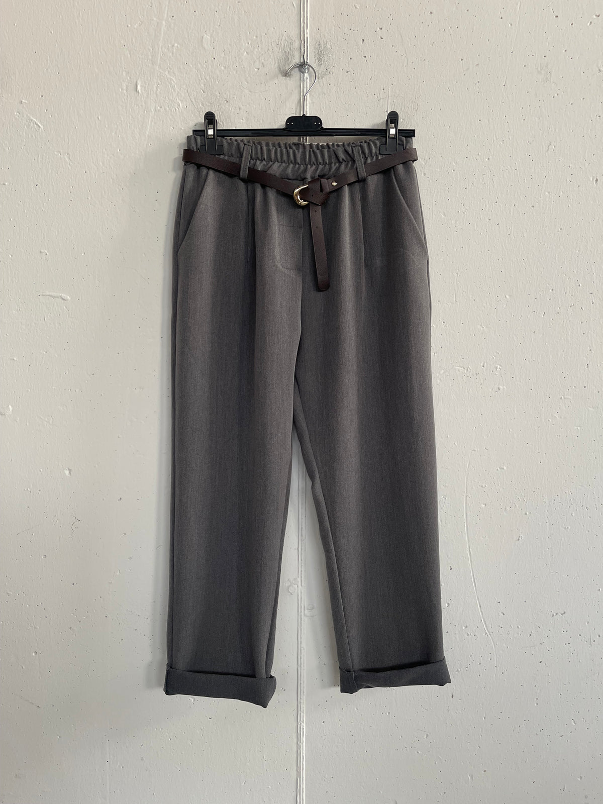 Pantalone classico in tessuto con elastico sul retro