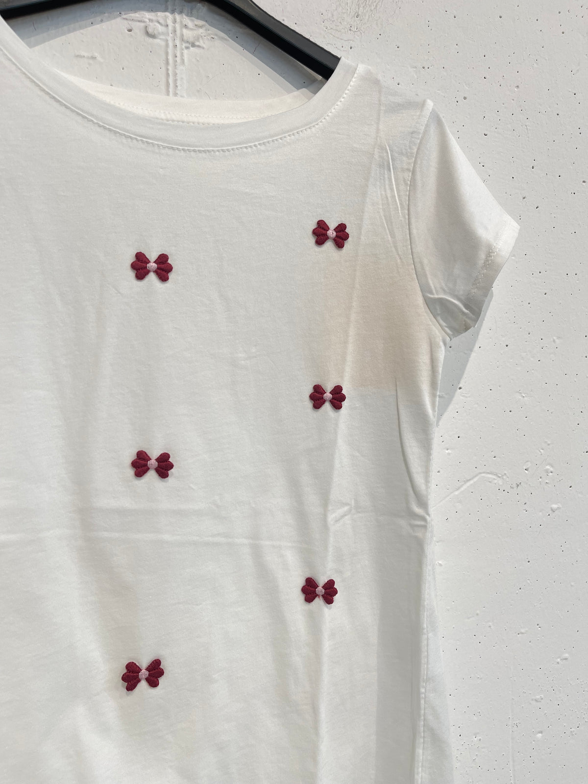 T-shirt dettagli ricamati 3D