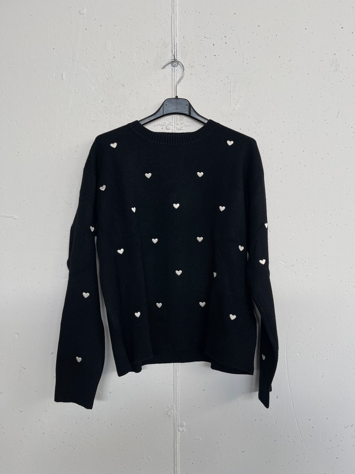 Pull cuoricini ricamati