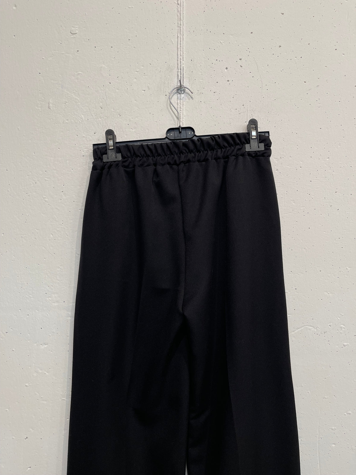 Pantalone misto viscosa a palazzo con pieghe davanti ed elastico dietro
