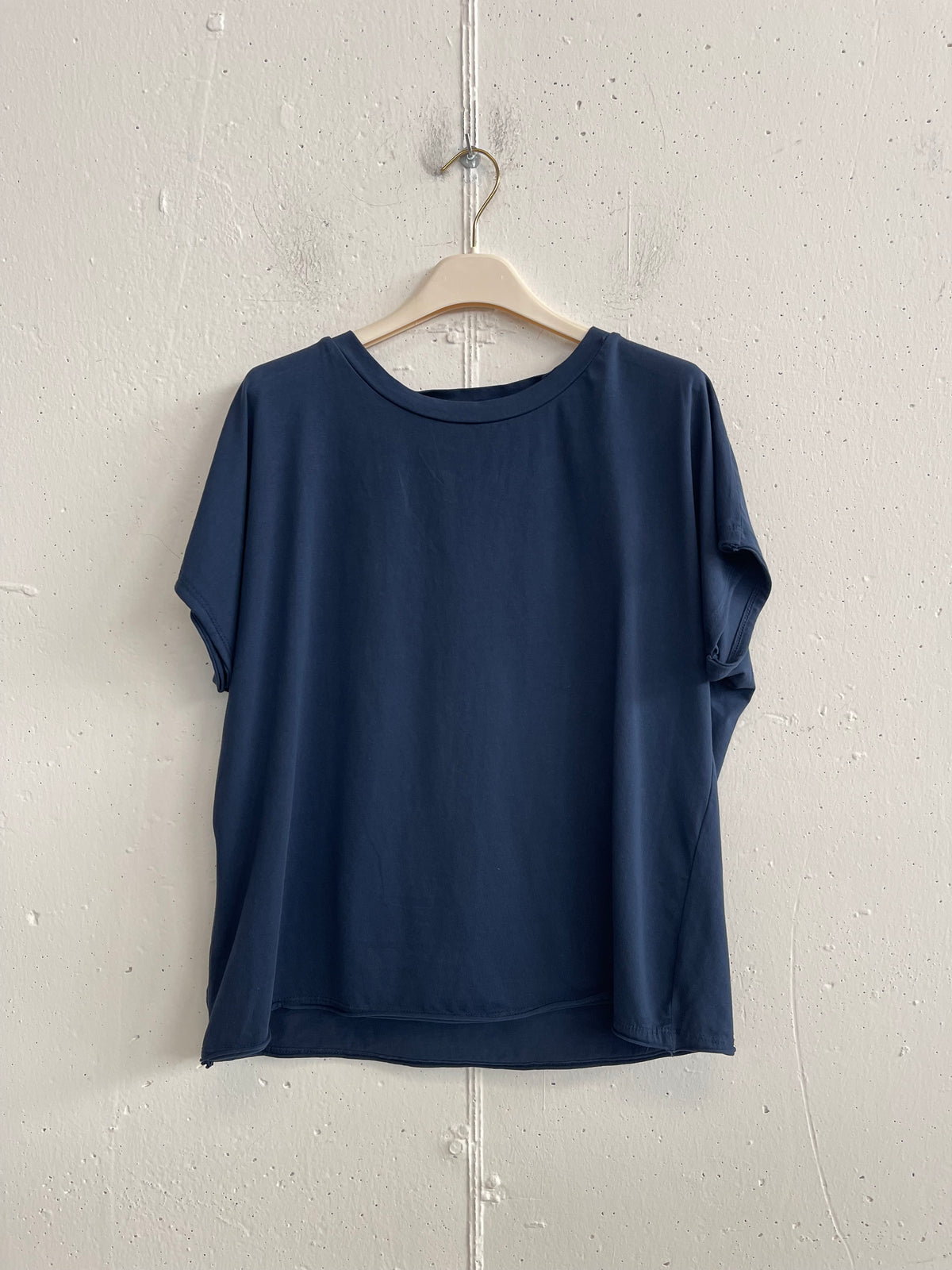 T-shirt morbida taglio vivo