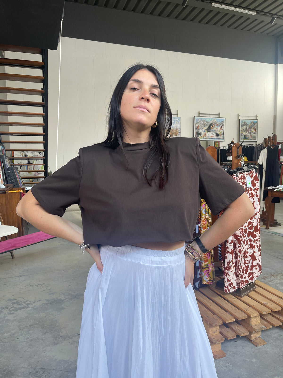 T-shirt crop con spalline