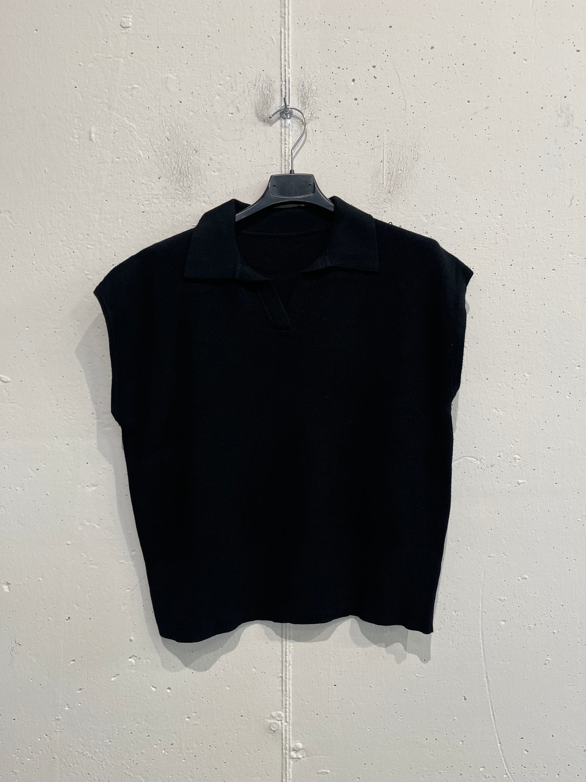 Maglia a costine con collo a polo
