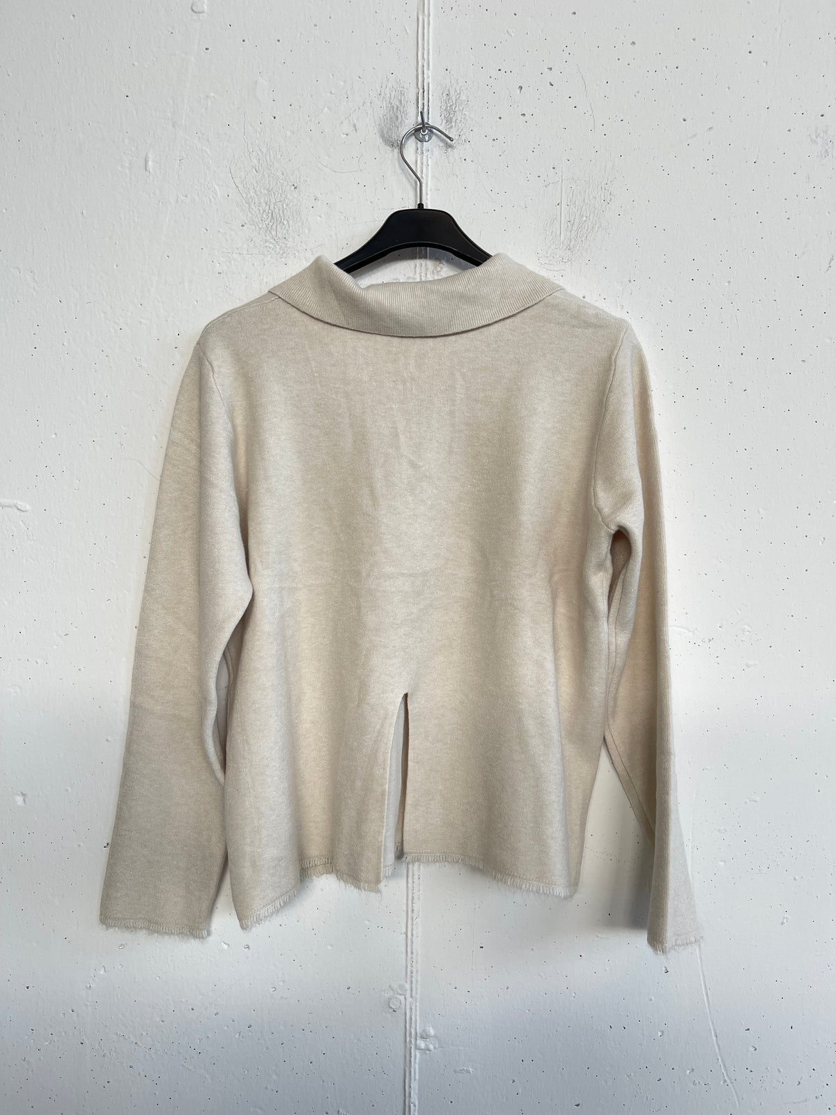 Pull scollo a camicia con lacci