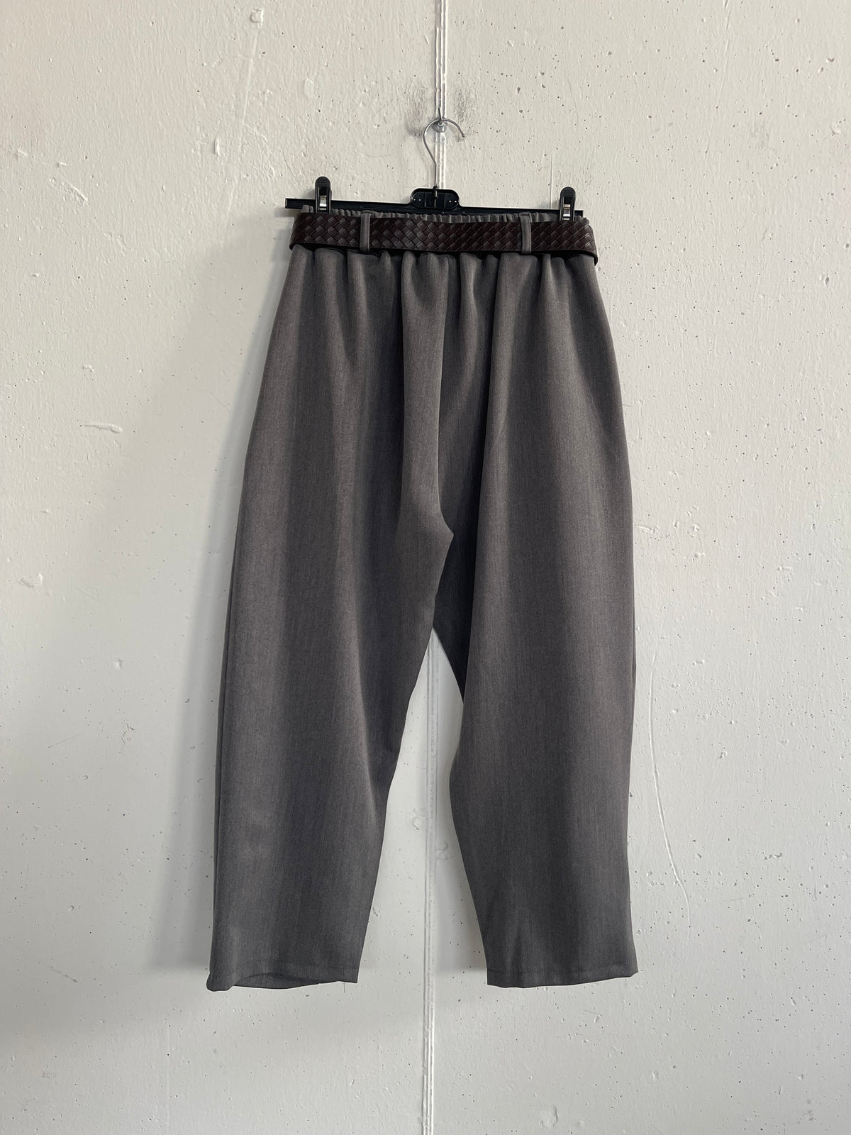 Pantalone balloon con patta asimmetrica sul davanti